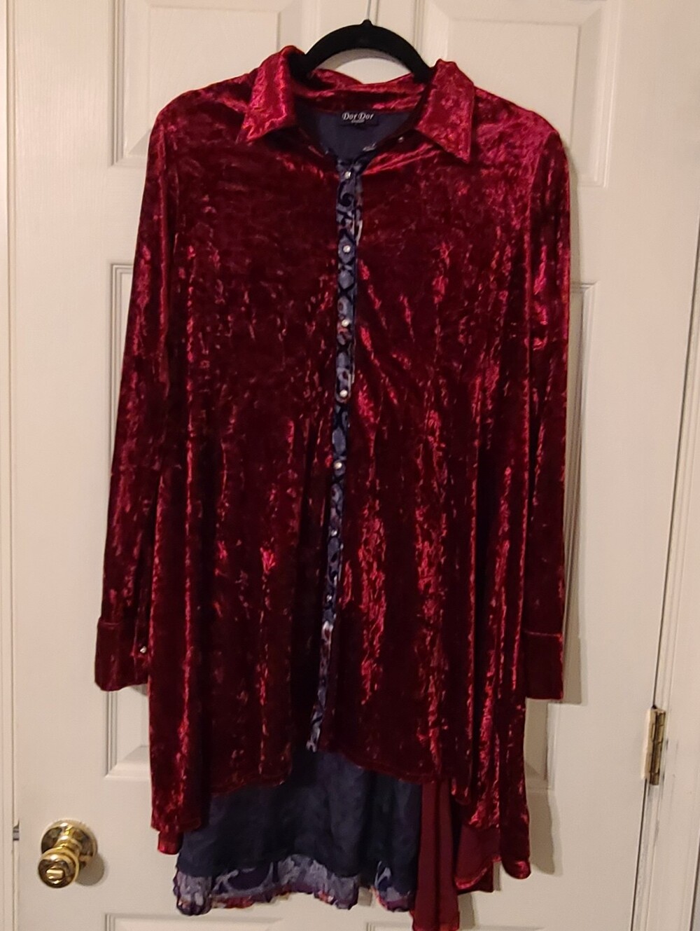 Dor Dor Couture Woman Crimson Velvet Button-Front Long Tunic - M